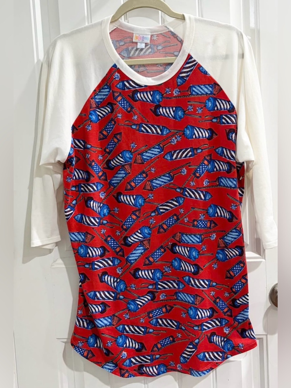 LuLaRoe Cream & Red Patriotic Graphic Raglan 3/4 Sleeves, XL, Like New